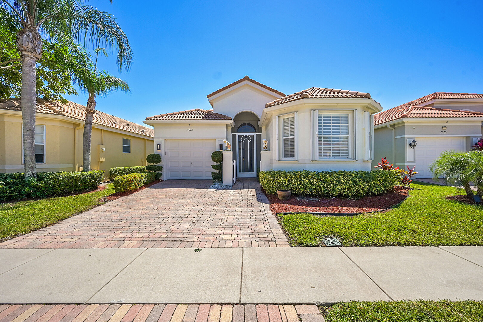 Front yard at 7061 Cataluna Circle, Delray Beach, FL 33446, listed by Freddie Molson