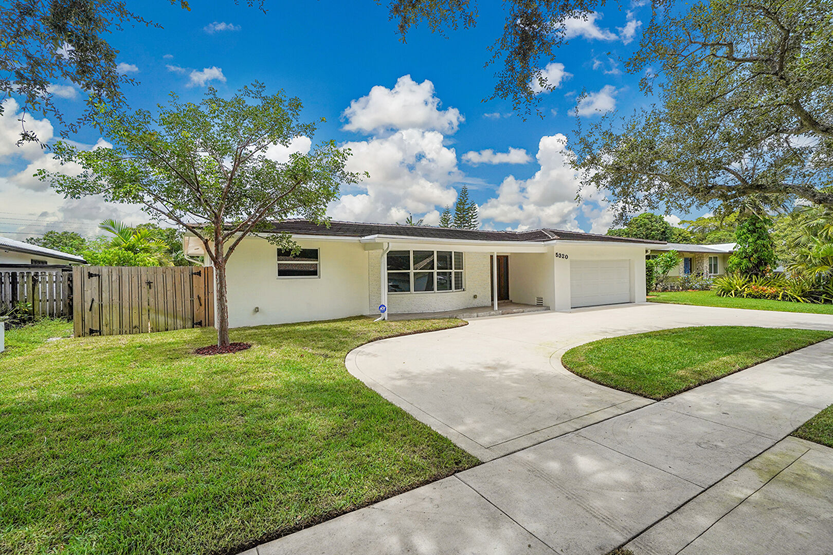 Foyer at 5320 Southwest 8th Street, Plantation, FL 33317, listed by Gloria Satkowski