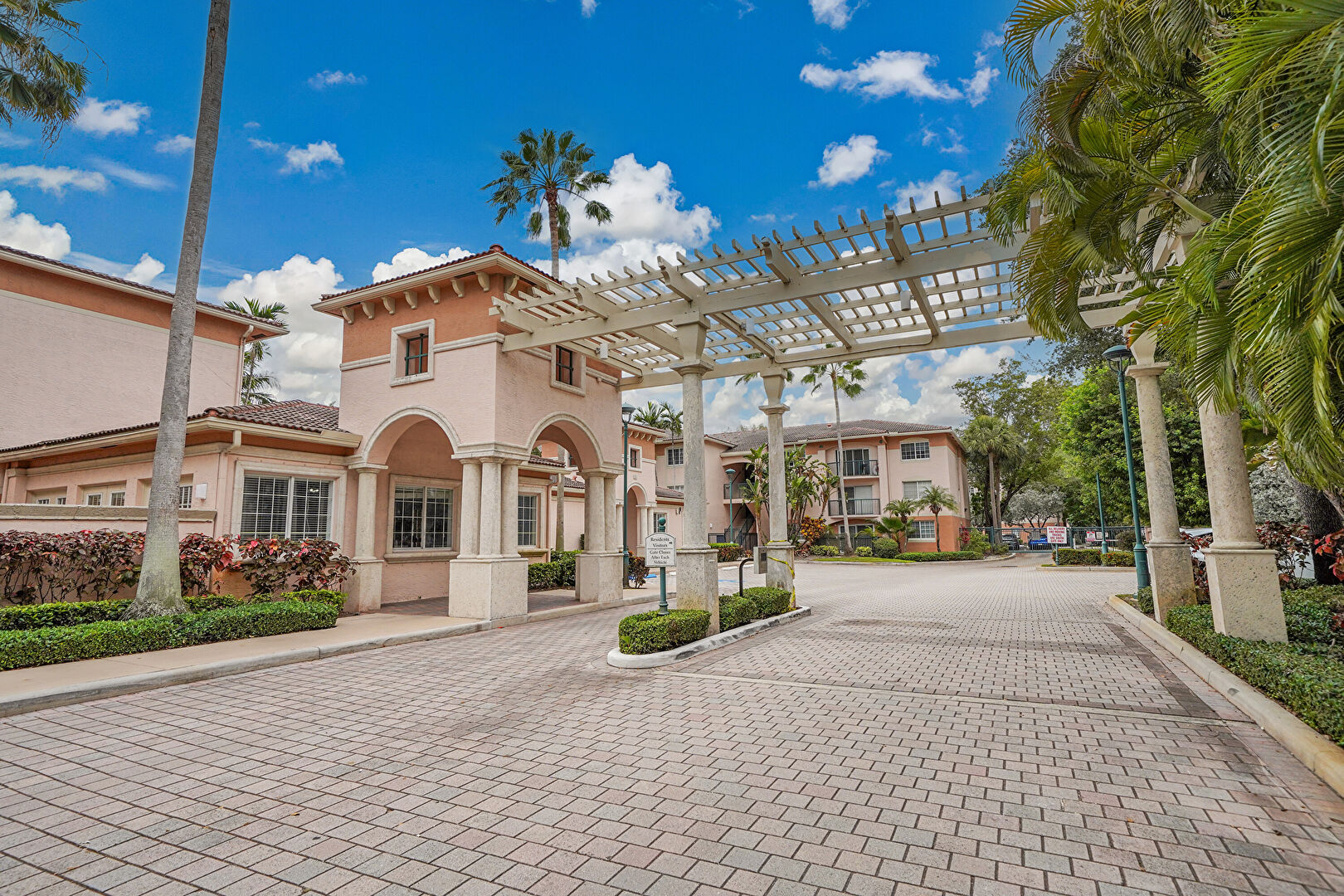 Entry at 2033 Southeast 10th Avenue, 616, Fort Lauderdale, FL 33316, listed by Jordan Nitto