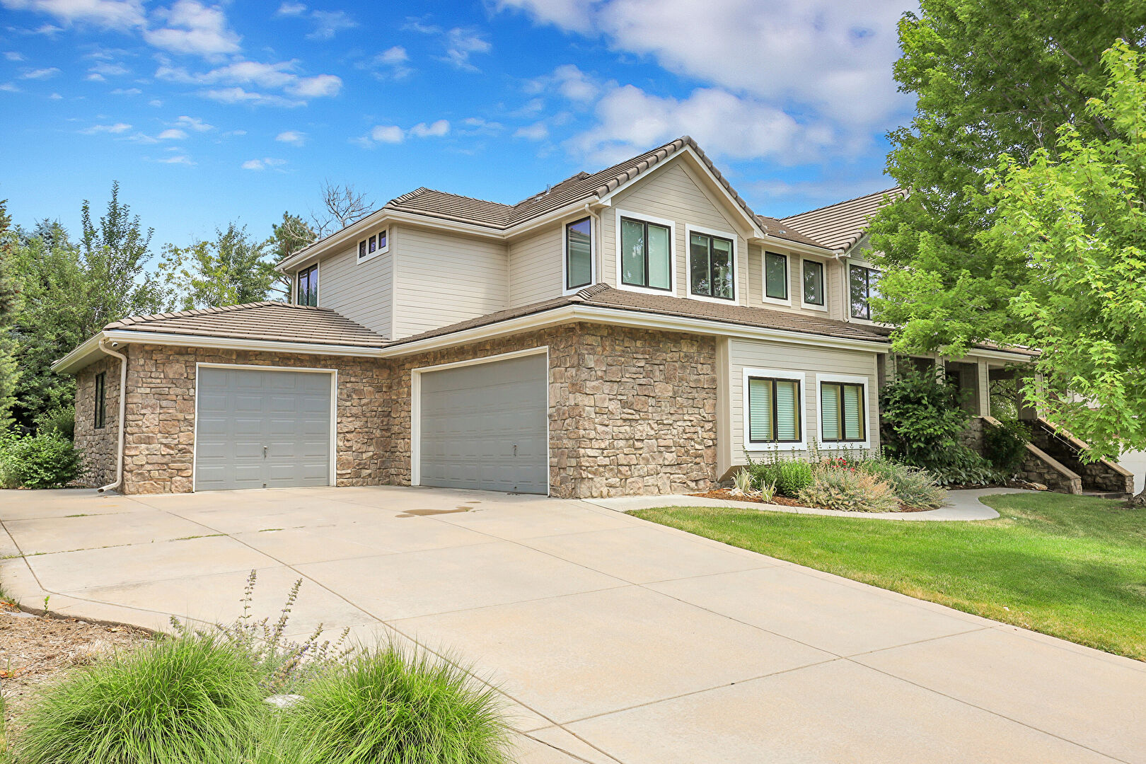 Front at 7055 W Princeton Avenue, Denver, CO 80235, listed by Jennifer Story, MLS ID: 6297593