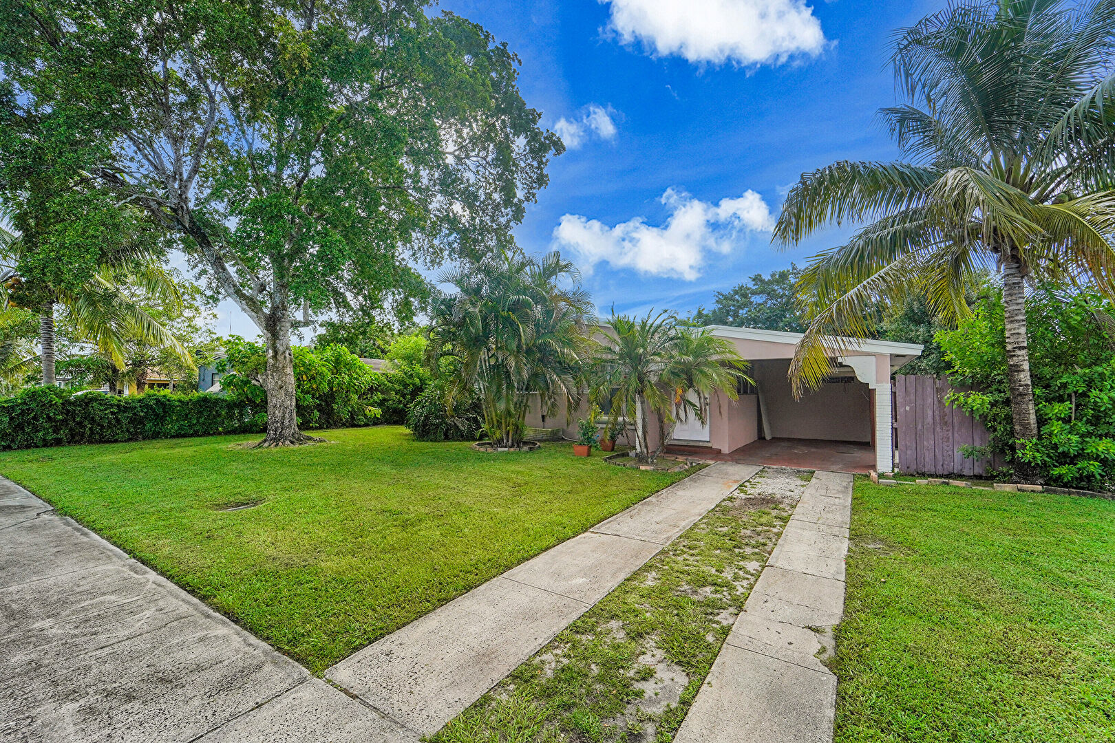 Front yard at 401 Southwest 25th Avenue, Fort Lauderdale, FL 33312, listed by David Phelps