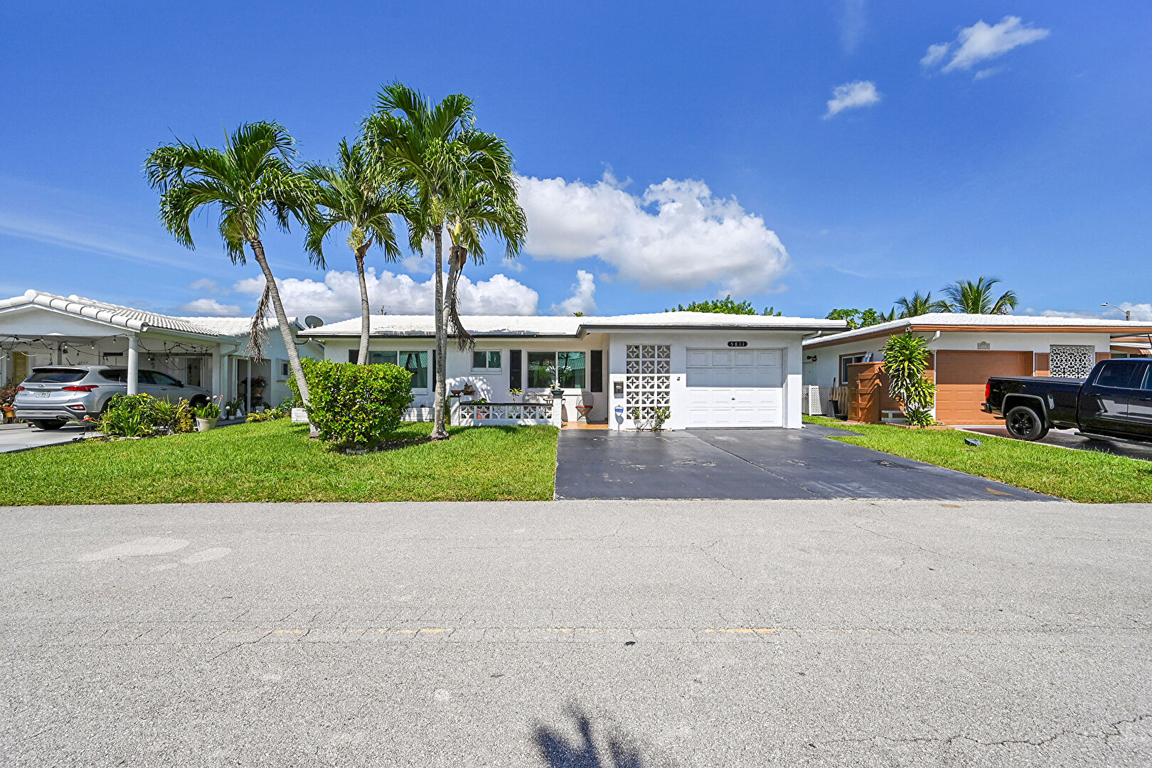 Front at 5811 Northwest 84th Avenue, Tamarac, FL 33321, listed by Meirav Susi