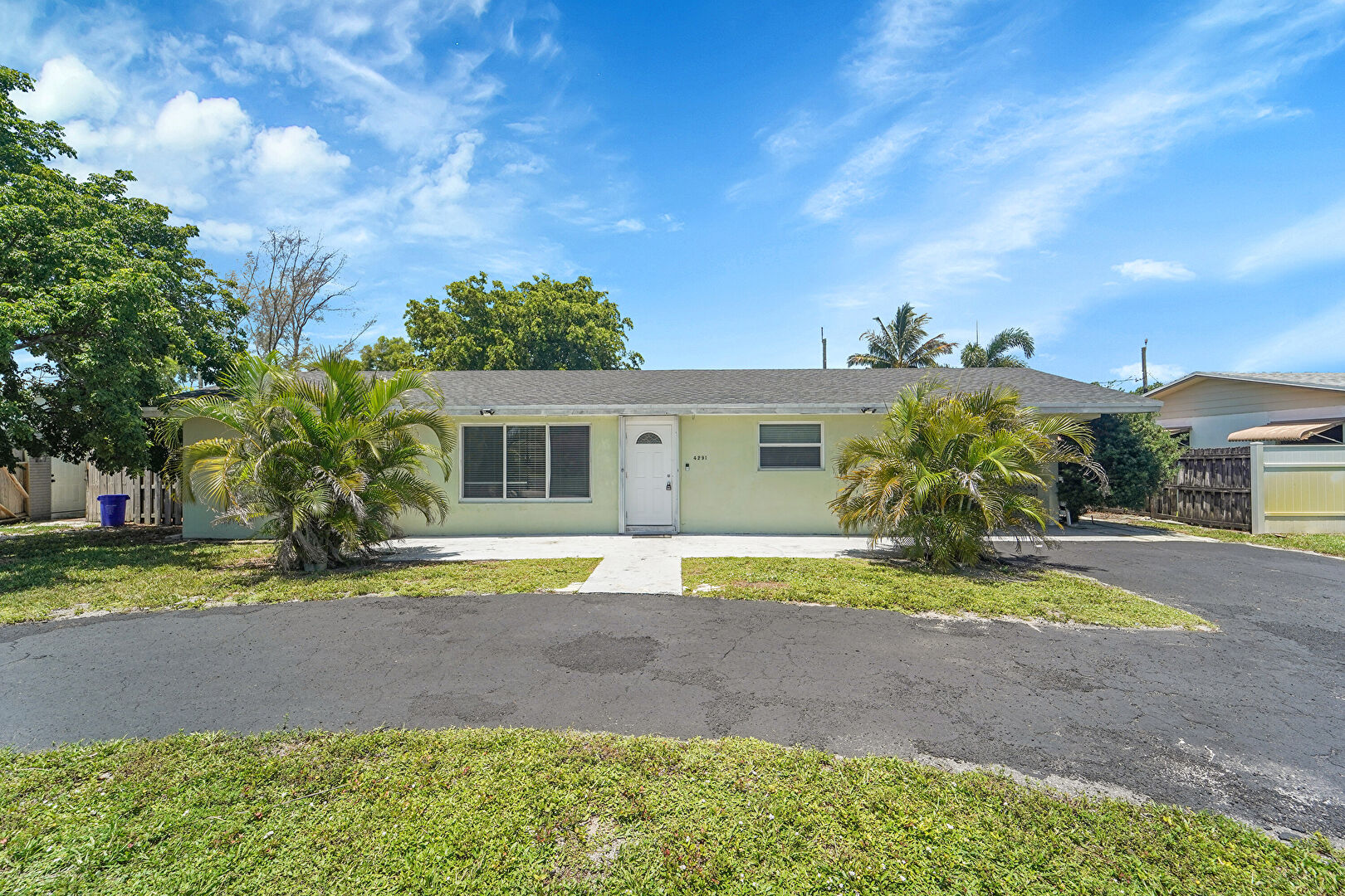 Storage at 4291 Foss Road, Lake Worth Beach, FL 33461, listed by Sue Susman