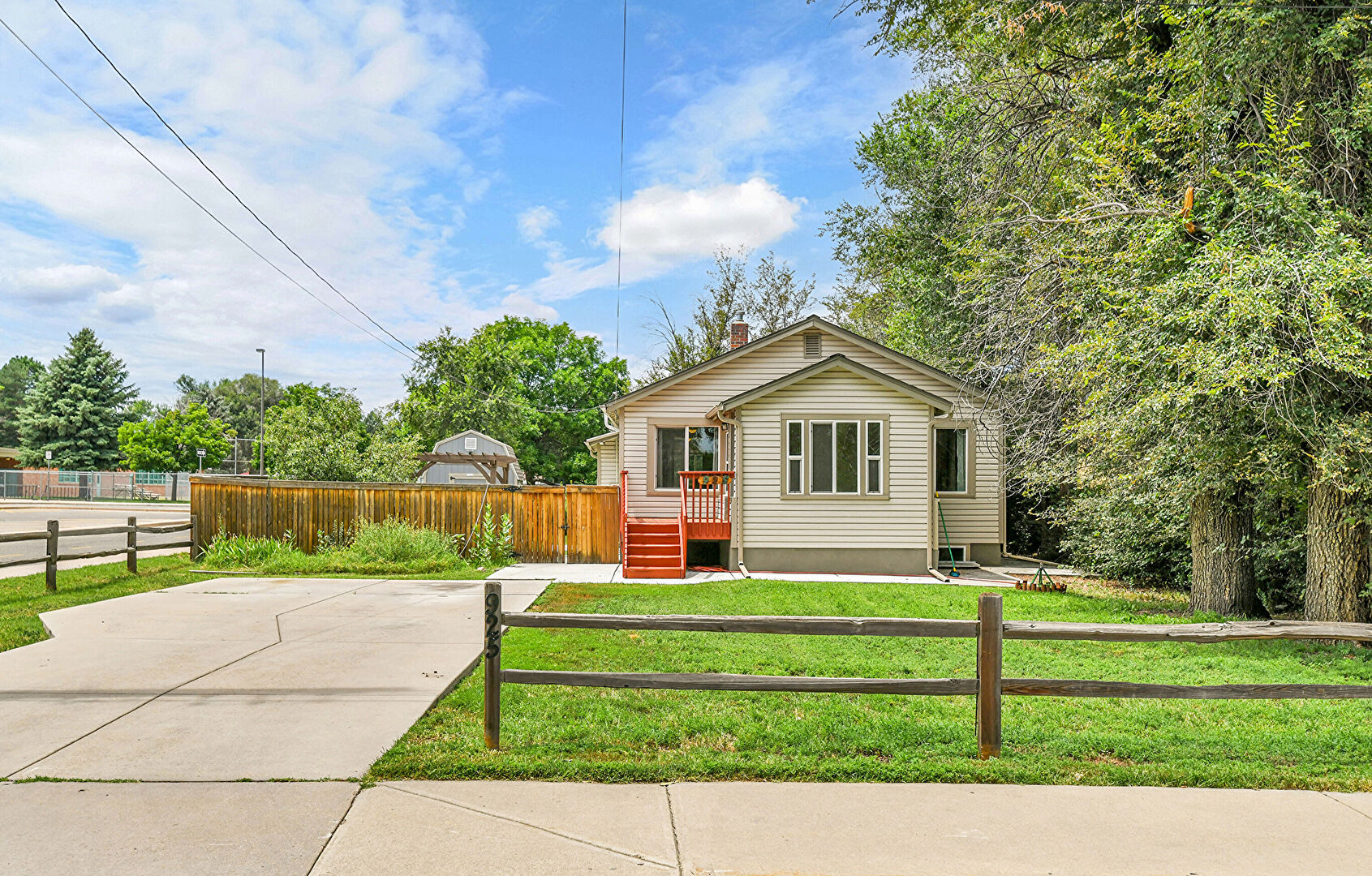 Front at 925 Harlan Street, Lakewood, CO 80214, listed by Ben Gippert