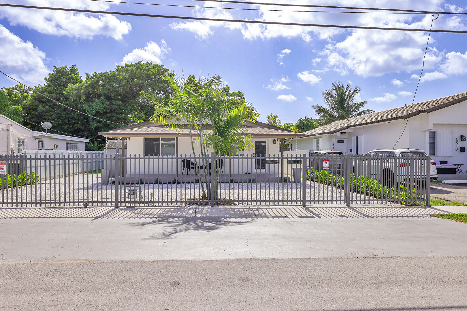Front at 3520 sw 88th place, Miami, FL 33165, listed by Jorge De Pina