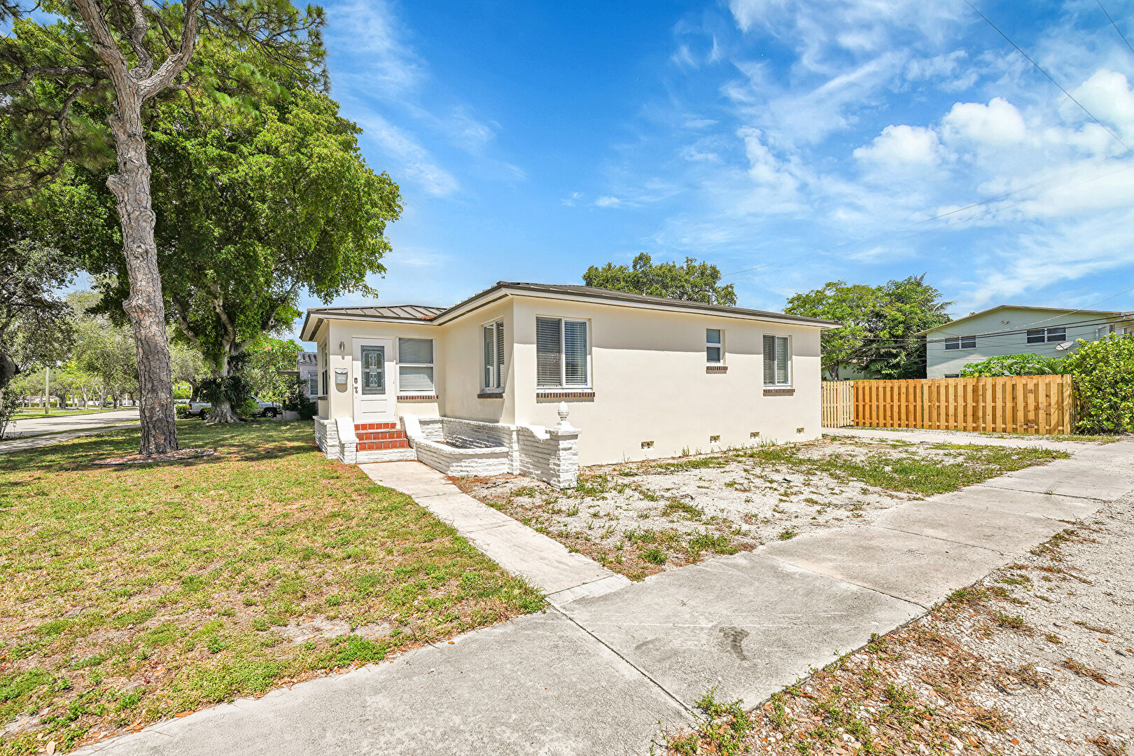 Front at 301 SW 17 Street, Fort Lauderdale, FL 33315, listed by Matt Smith
