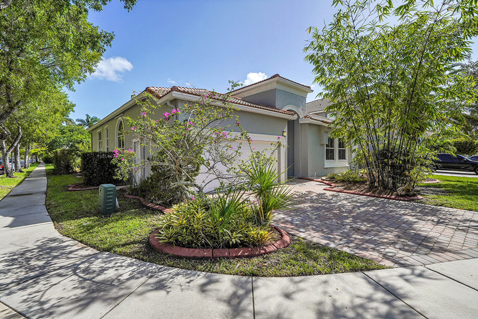 Front at 16714 Southwest 10th Street, Pembroke Pines, FL 33027, listed by Donna Bennington, MLS ID: F10516156