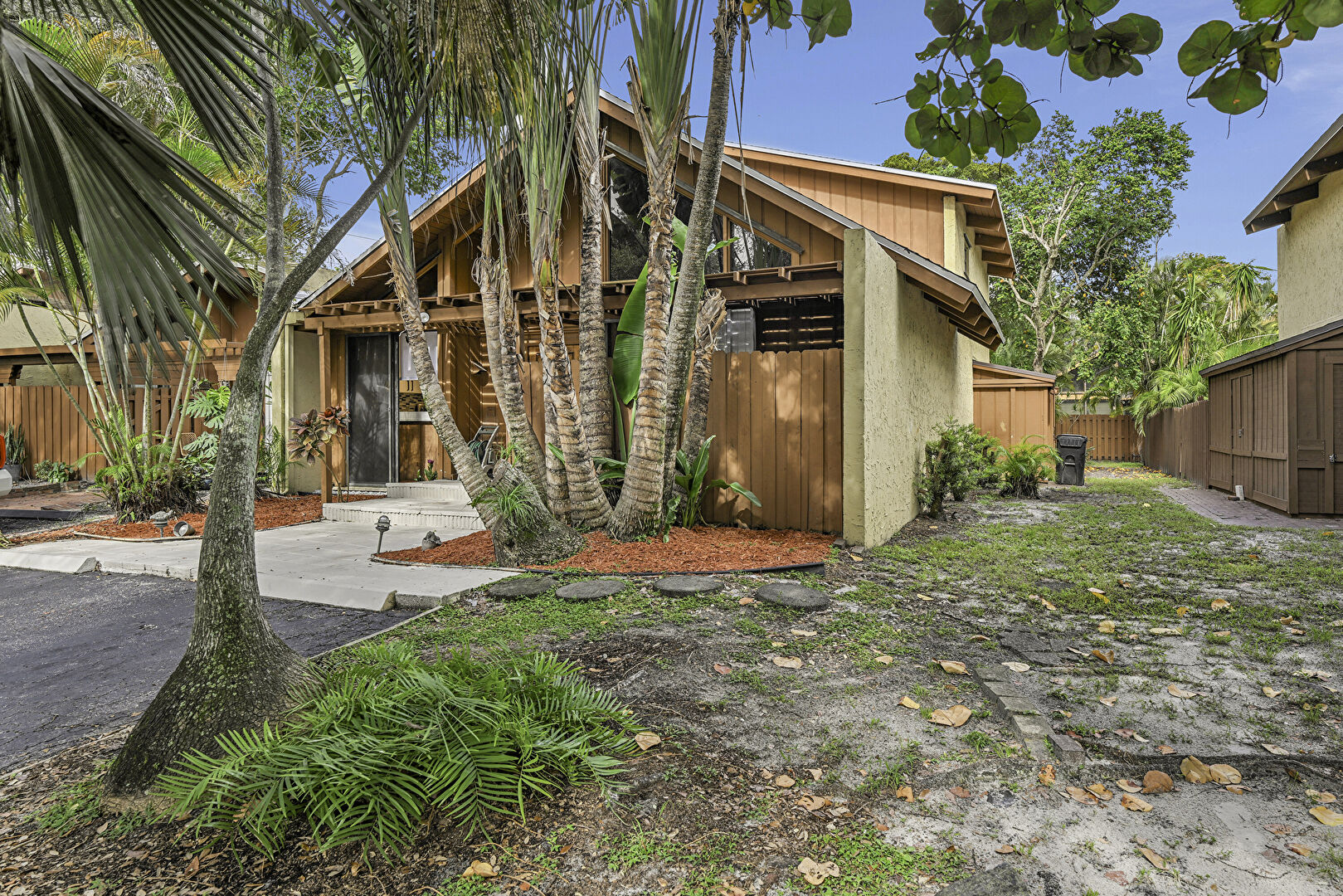 Front at 6131 Northwest 34th Terrace, Fort Lauderdale, FL 33309, listed by Maryetta Stewart