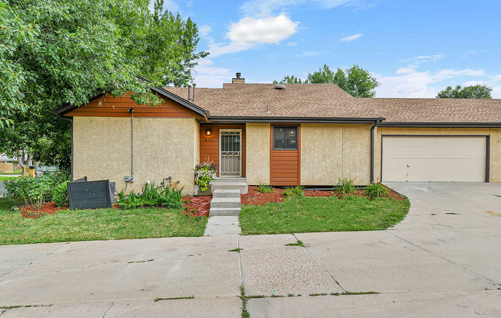Front at 671 Brentwood Street, Lakewood, CO 80214, listed by Felicia Walton