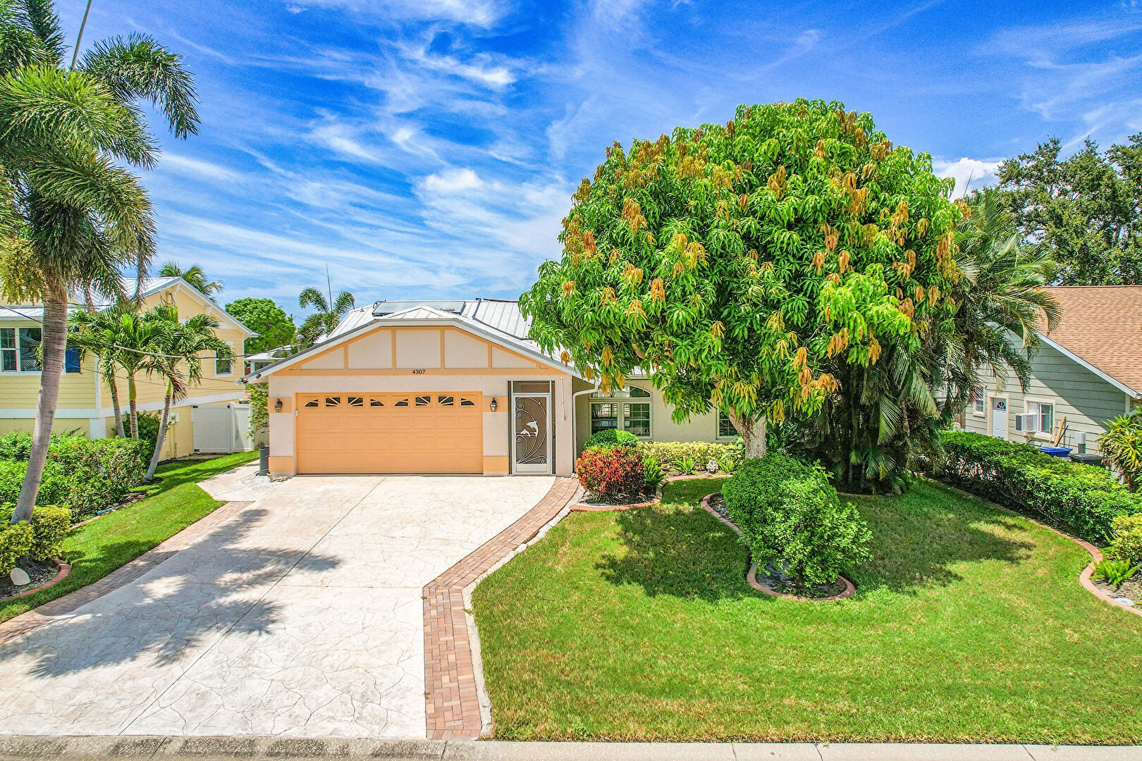 Front at 4307 3rd Avenue Northeast, Bradenton, FL 34208, listed by Lyn Breedlove, MLS ID: A4660832