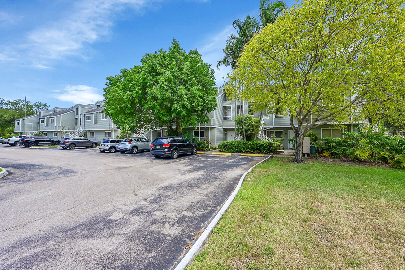 3453 Northwest 44th Street, 107, Lauderdale Lakes, FL 33309, listed by Silvana Friedel