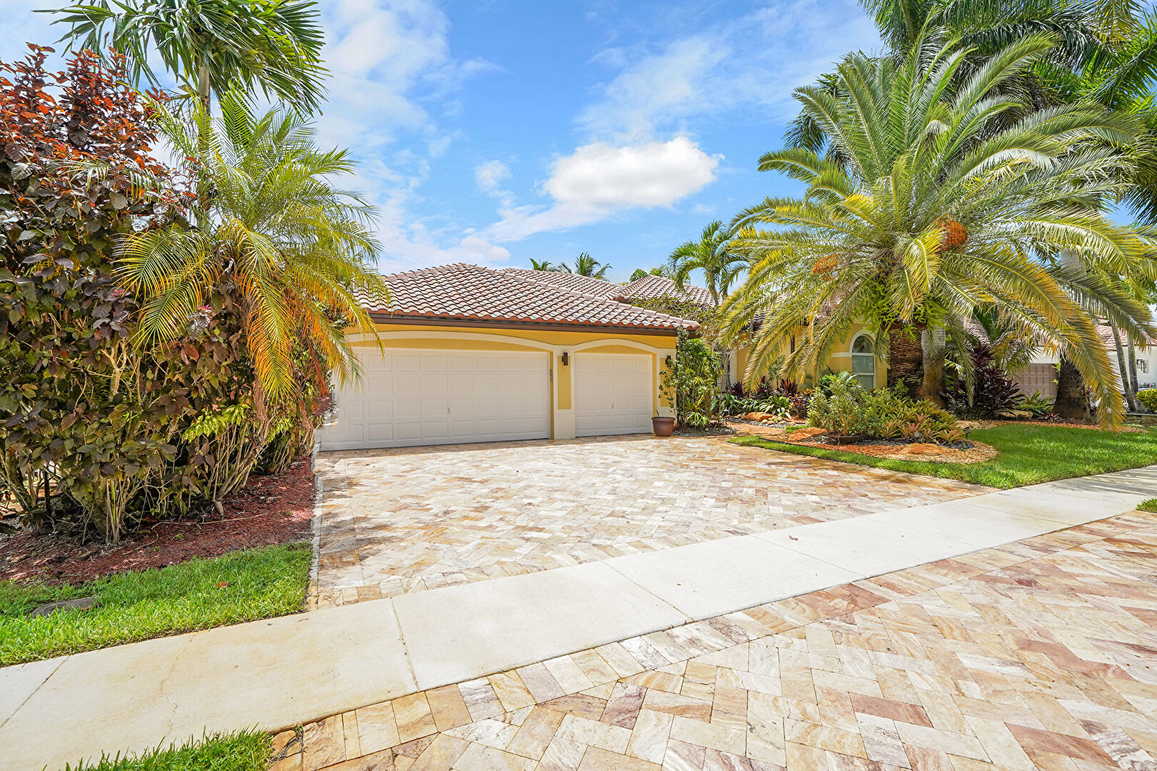 Front at 18640 SW 39th St, Miramar, FL 33029, listed by Rafael Monterrey, MLS ID: F10518260