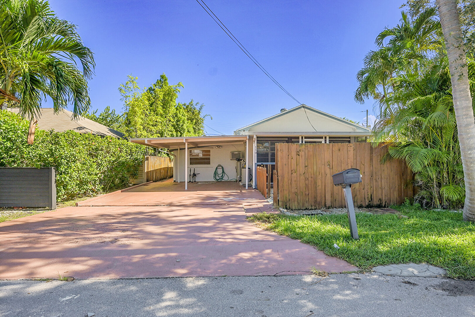 Front at 110 Lake Worth Avenue, Lantana, FL 33462, listed by Dawn Ritz
