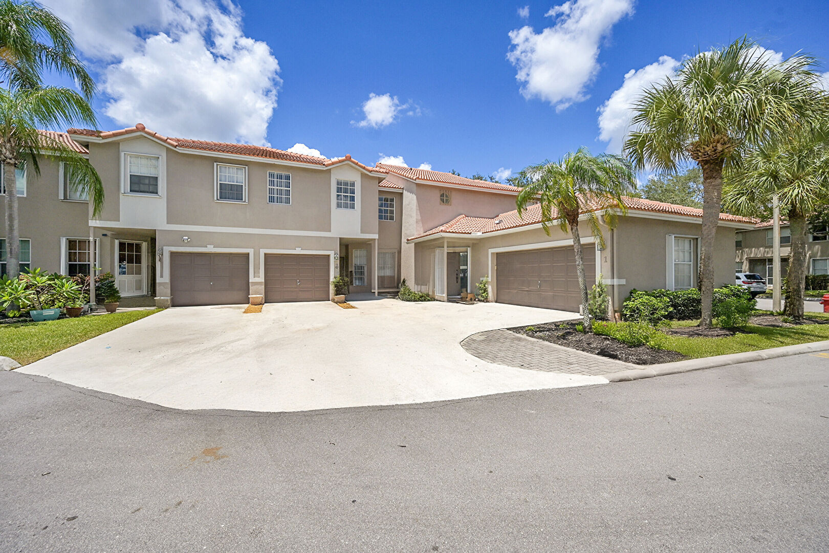 Front at 20931 Vía Jasmine, 2, Boca Raton, FL 33428, listed by Sonja Hall