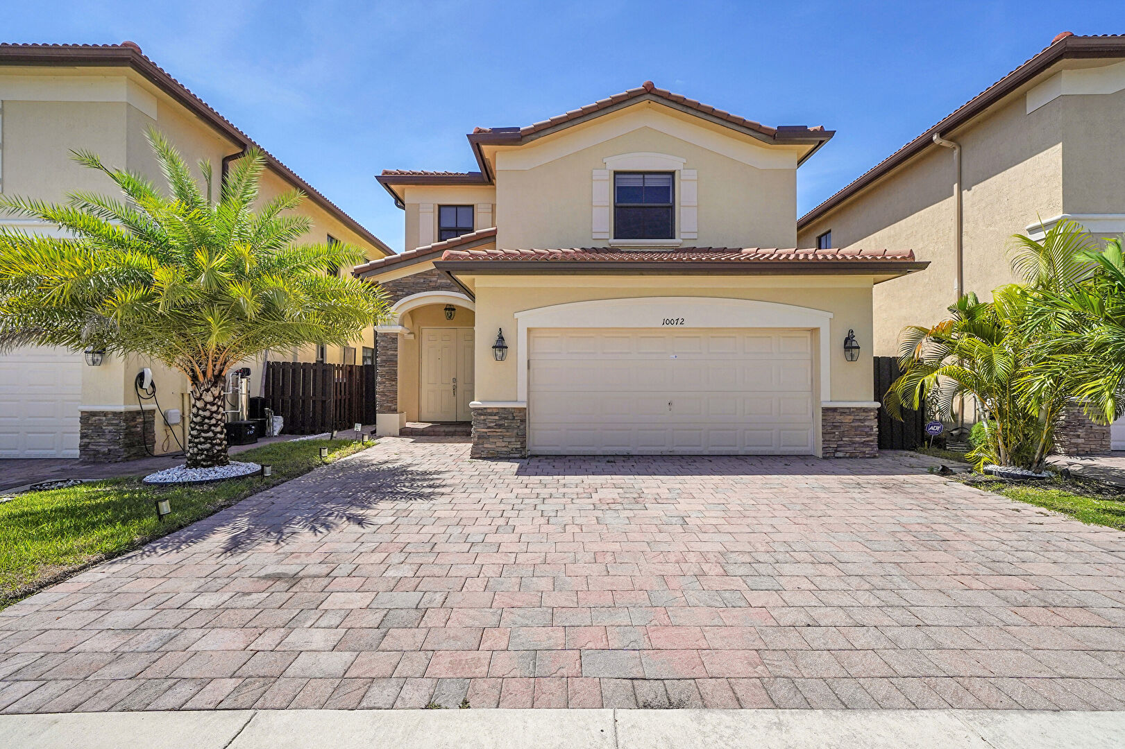 Front at 10072 NW 87th Ter, Doral, FL 33178, Miami, FL 33157, listed by Maria Kunigonis