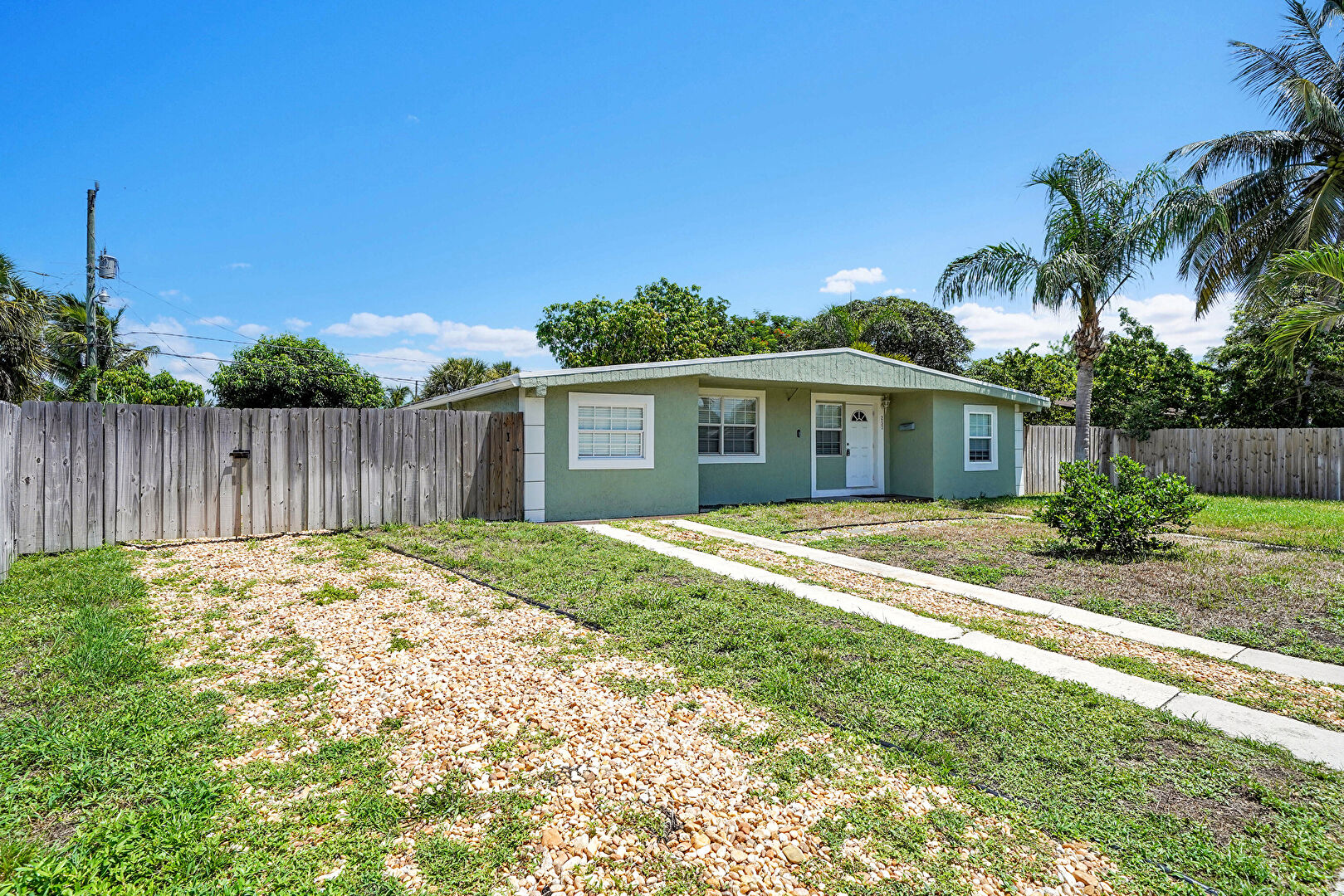 Living Room at 257 Northeast 45th Court, Pompano Beach, FL 33064, listed by David Phelps