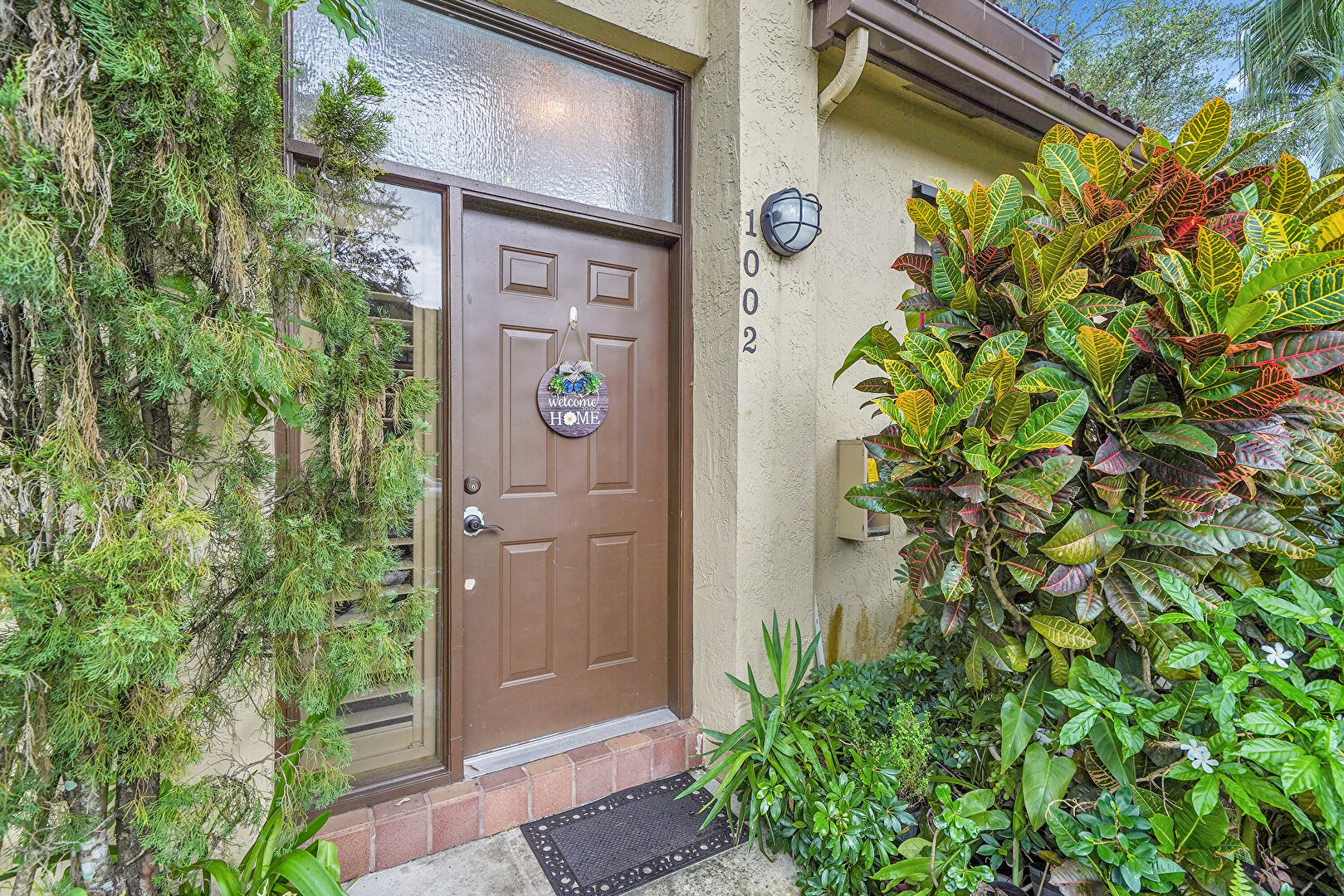 Living Room at 1002 Northwest 105th Way, D138, Plantation, FL 33322, listed by Nikki Hanna