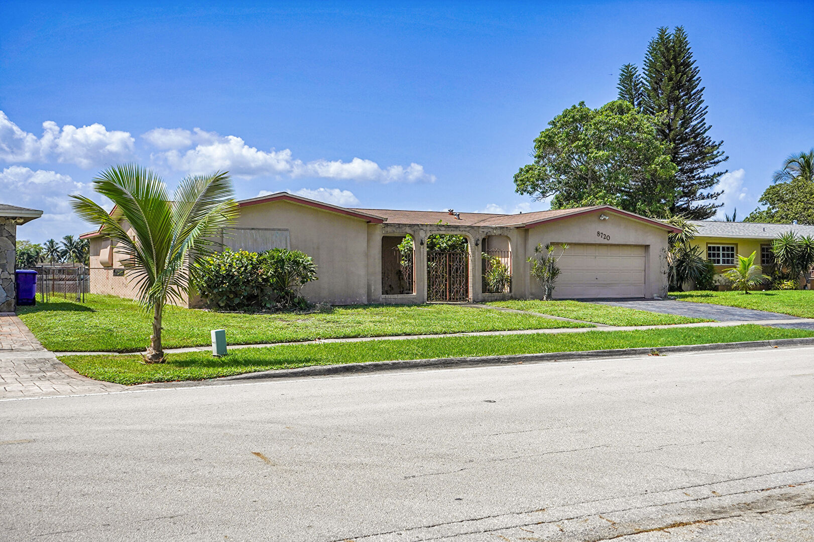 Front at 8720 Pasadena Boulevard, Pembroke Pines, FL 33024, listed by David Phelps