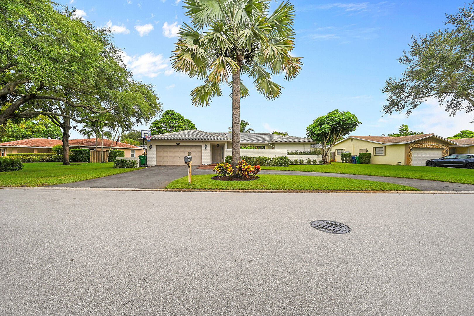 Front at 2014 Northwest 102nd Terrace, Coral Springs, FL 33071, listed by Laura Sanders, MLS ID: F10524328