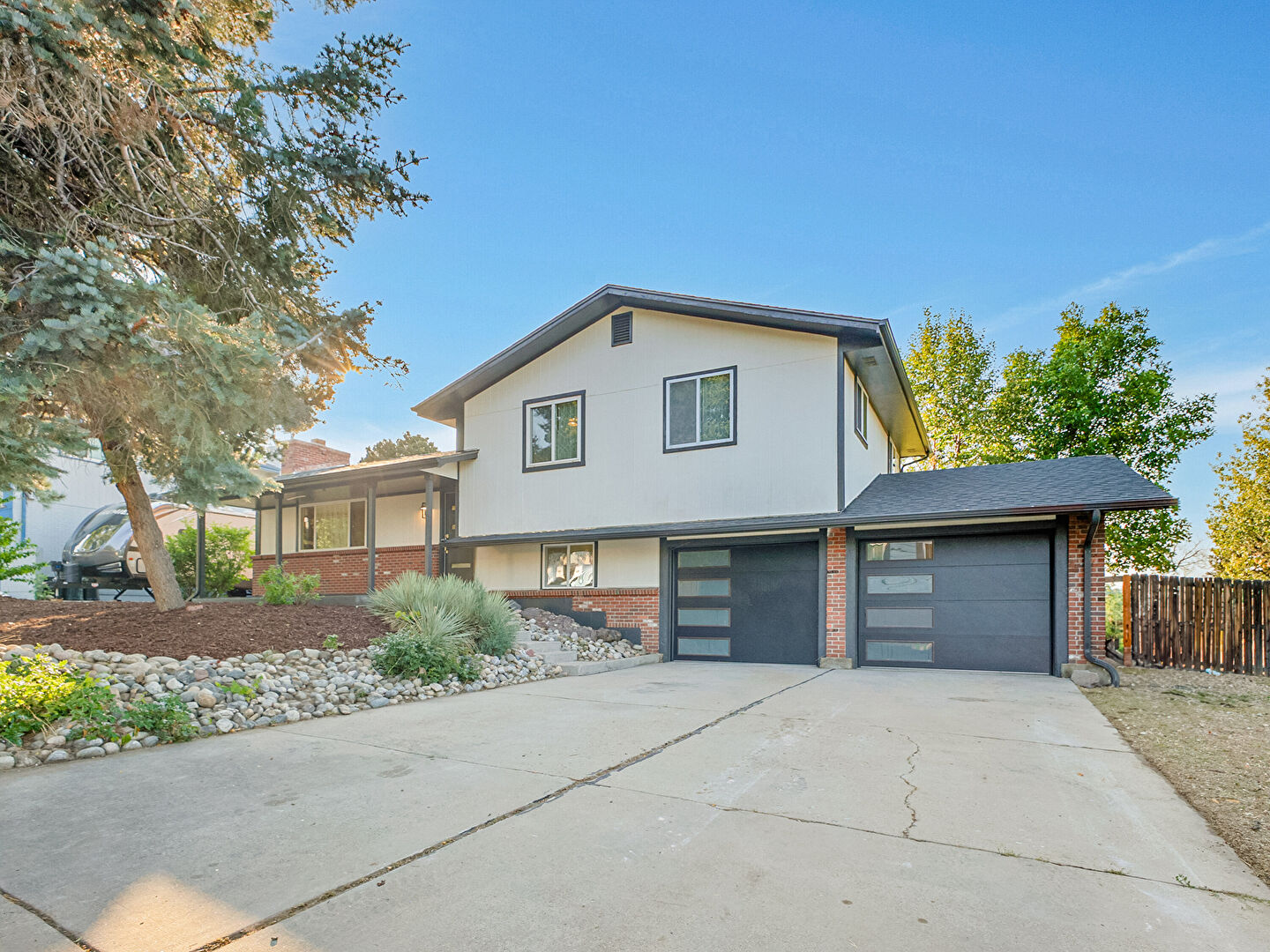 Front at 10353 West Arkansas Drive, Lakewood, CO 80232, listed by Robert Gruber