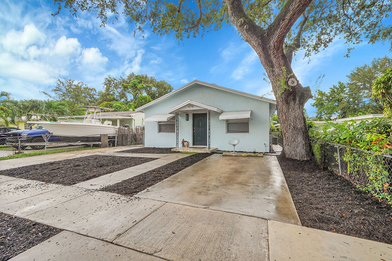 Front at 5715 Garfield St, Hollywood, FL 33021, listed by Silvia Maruri PA, MLS ID: F10523888