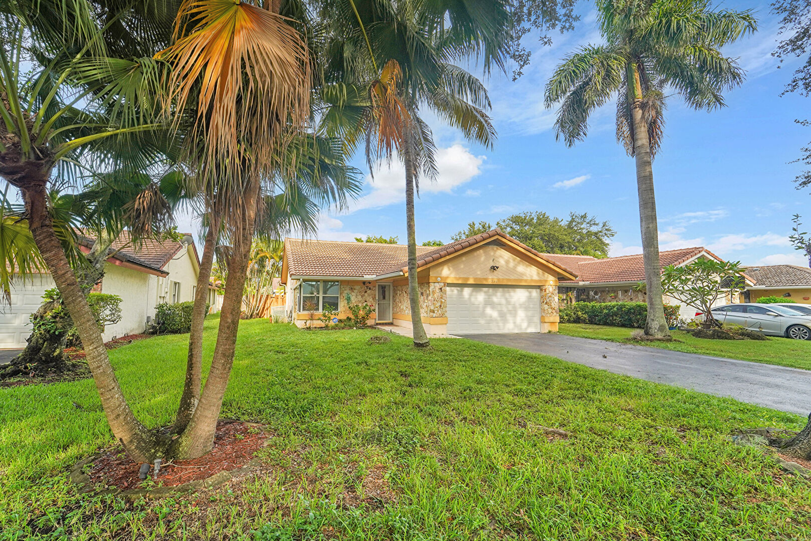 Front at 2928 NW 94TH AVE, Coral Springs, FL 33065, listed by Rose Catinella