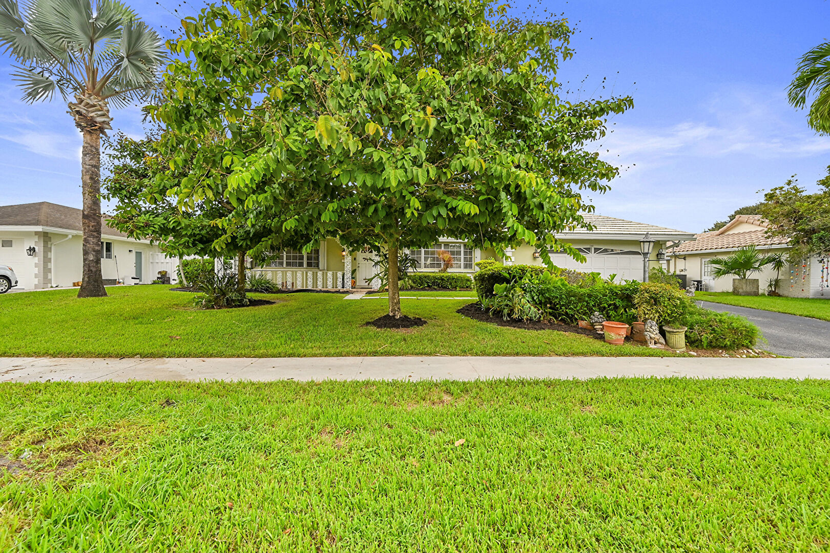 Front at 240 El Dorado Pkwy, Plantation, FL 33317, listed by Anne Marie Yibirin