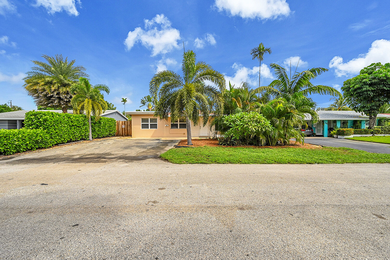 Front at 351 NE 42 Ct, Oakland Park, FL 33334, listed by Matt Smith