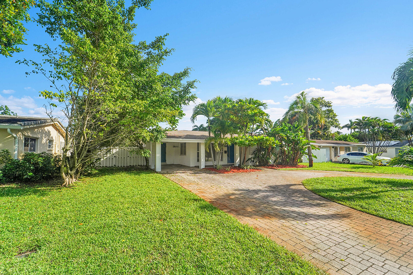 Front at 251 Northwest 34th Street, Oakland Park, FL 33309, listed by Michael Haines
