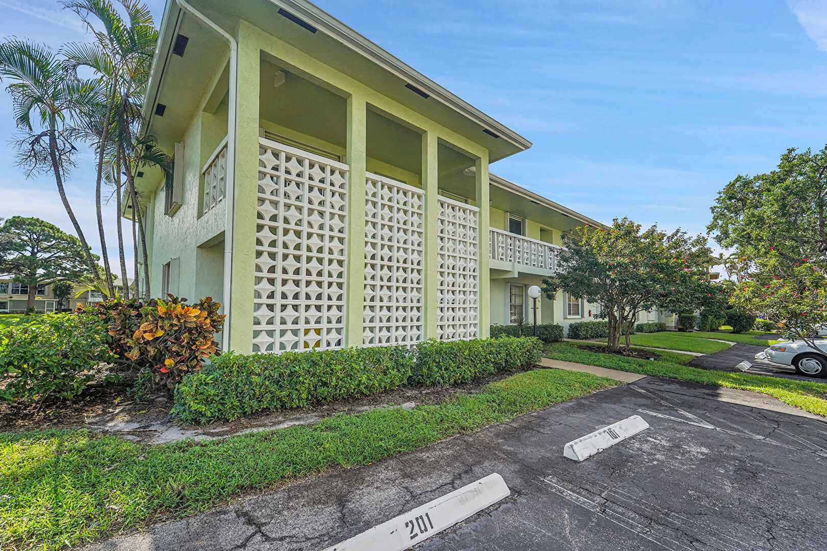 Property Exterior at 1521 Northwest 19th Terrace, #101 Blg 73, Delray Beach, FL 33445, listed by Ashlee Kilayko