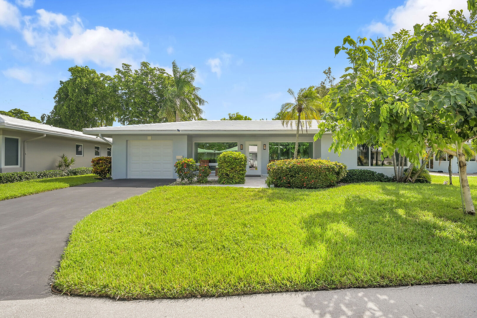 Front yard at 1431 South Ocean Boulevard, Villa #85, Lauderdale By The Sea, FL 33062, listed by Paul Stanovich