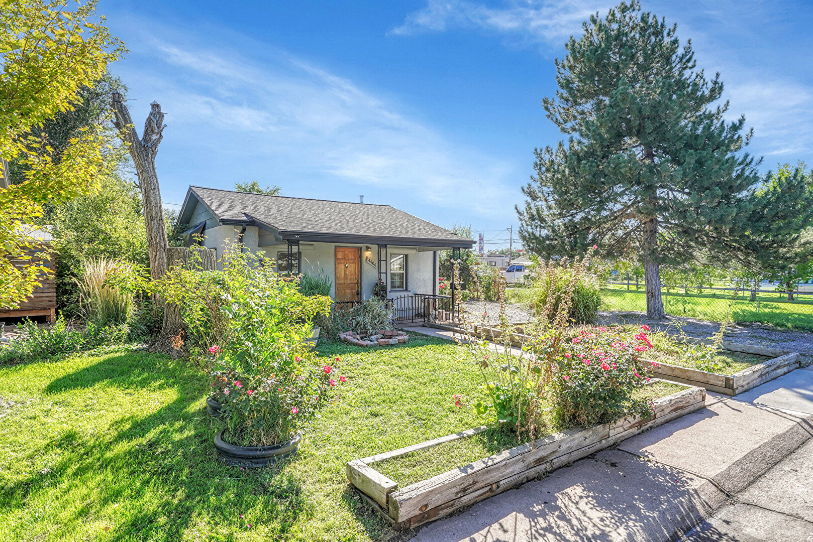 Front at 4406 S Acoma Street, Englewood, CO 80110, listed by Chuck Strauss, MLS ID: 7635686
