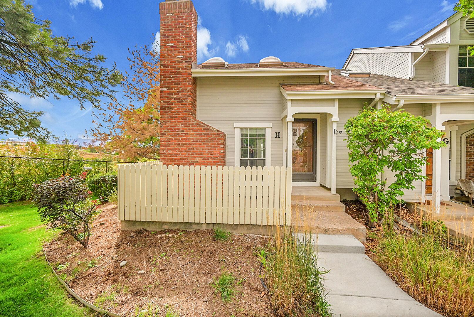 Front at 2878 West Long Circle, #H, Littleton, CO 80120, listed by Taylor Haas