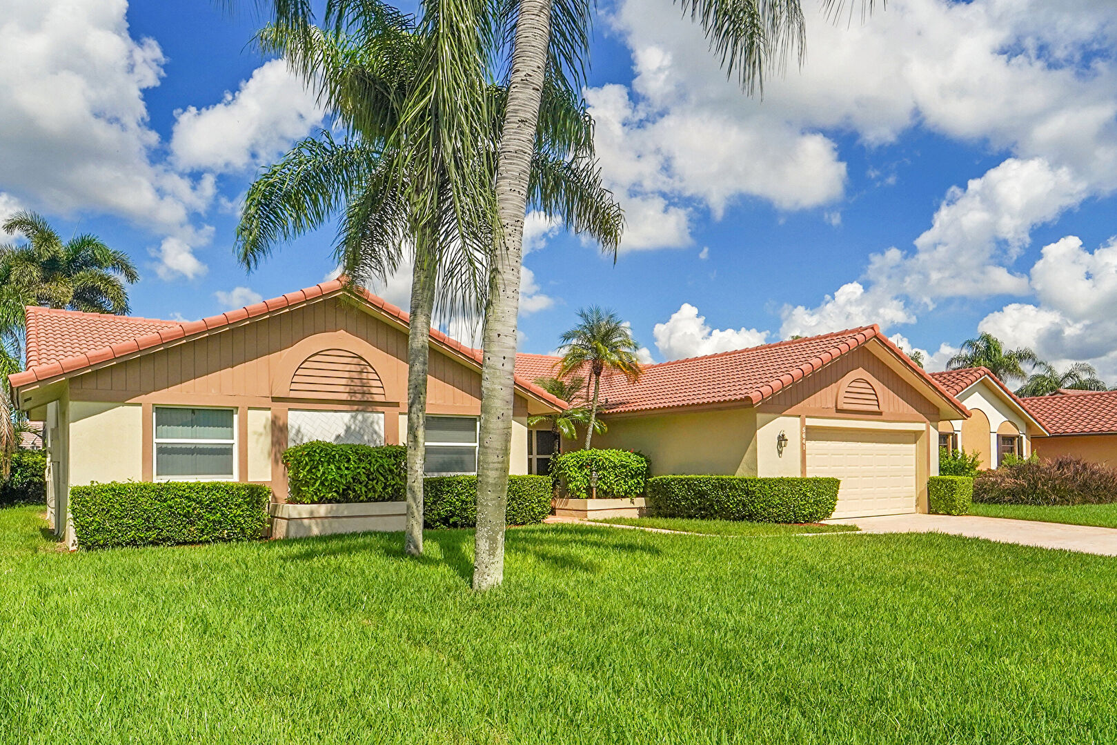 Front at 5641 Thornbluff Avenue, Davie, FL 33331, listed by Yessika williams