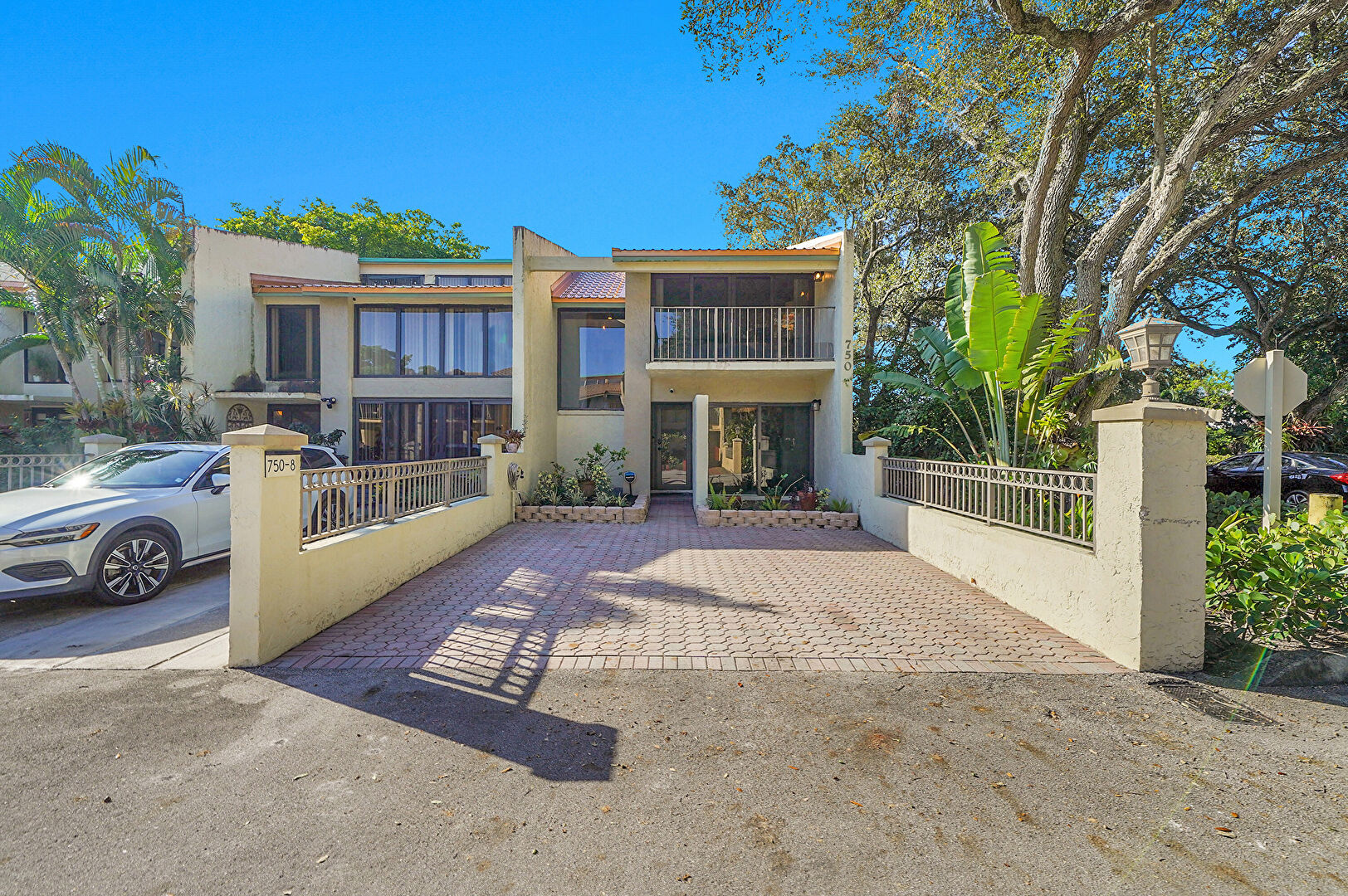 Front at 750 E Coco Plum Cir, #8, Plantation, FL 33324, listed by Jessica DeLuna, MLS ID: A1188920