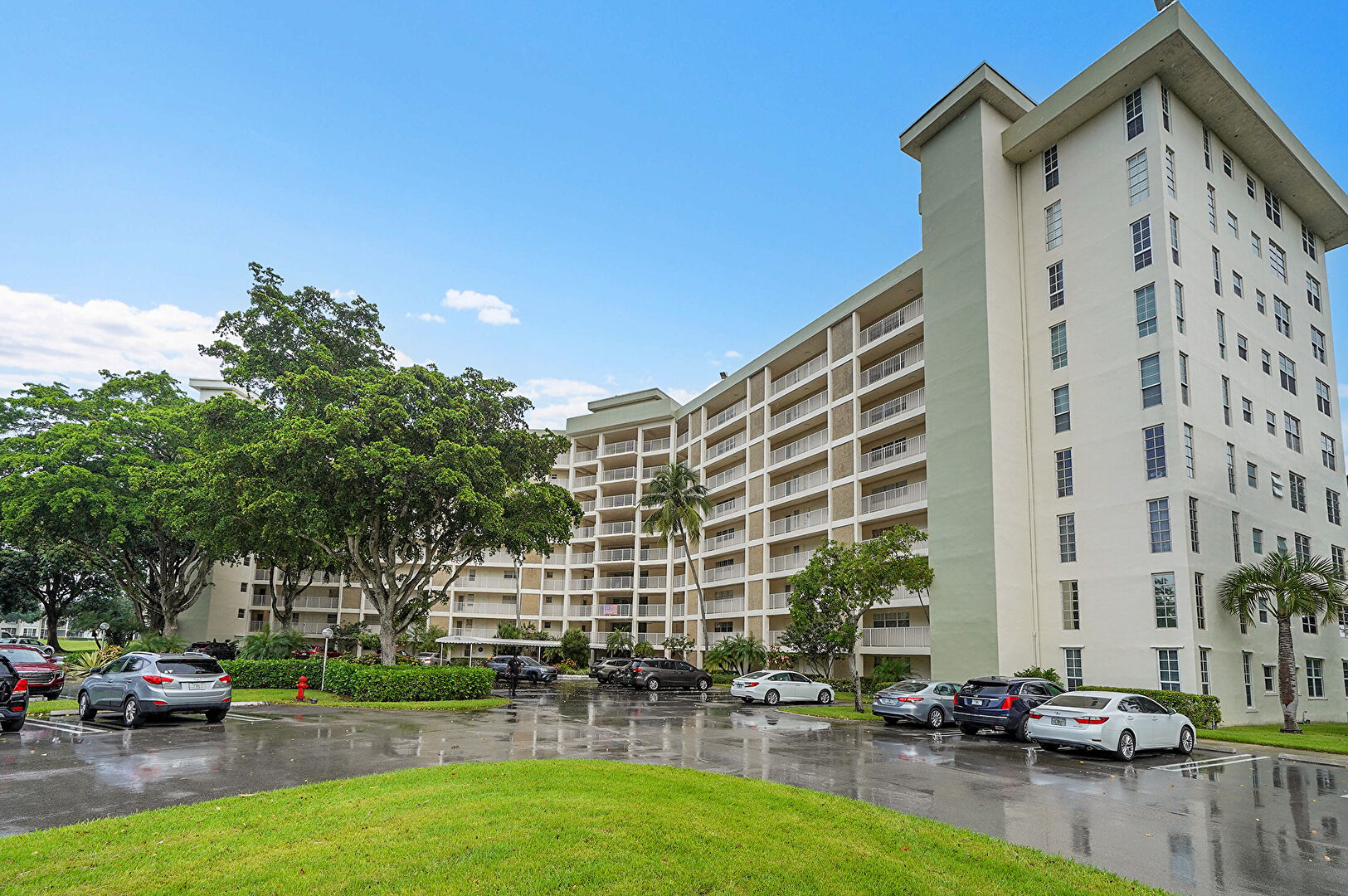 Front at 3051 North Course Drive, 601, Pompano Beach, FL 33069, listed by Robert Russotto