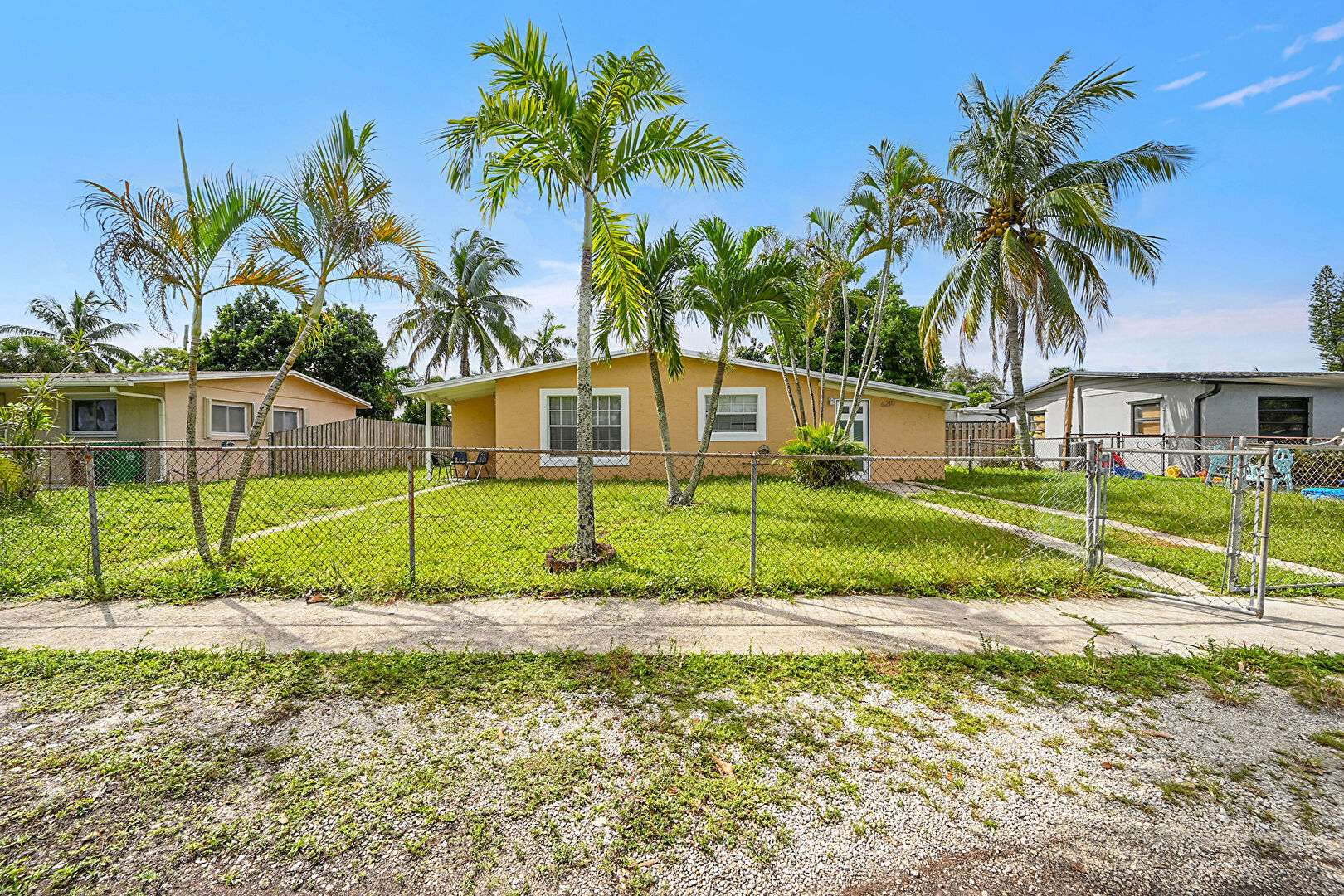 Front at 6210 SW 38TH ST, Davie, FL 33314, listed by Gloria Heck