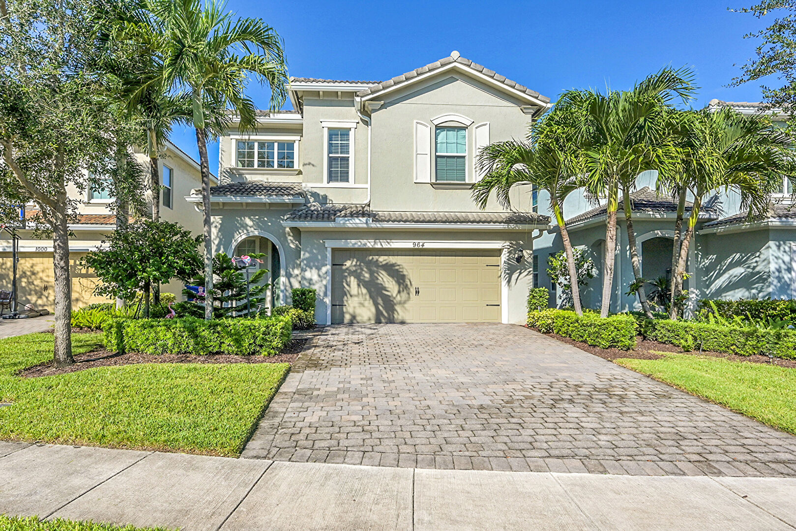 Front at 964 Banyan Dr, Hollywood, FL 33021, listed by Scott Ryan