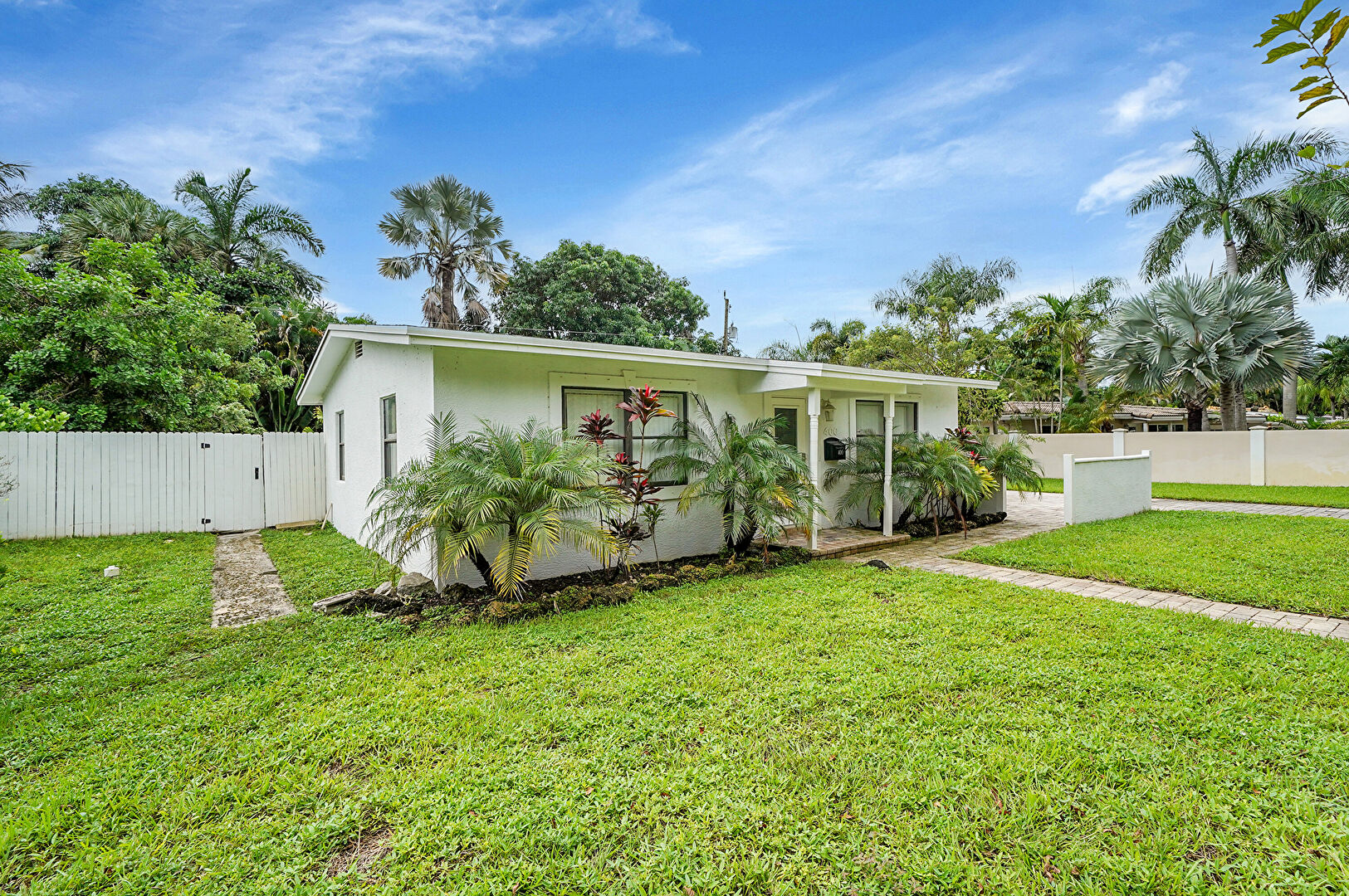 Front at 400 NE 26th Drive, Wilton Manors, FL 33334, listed by Scott Ryan