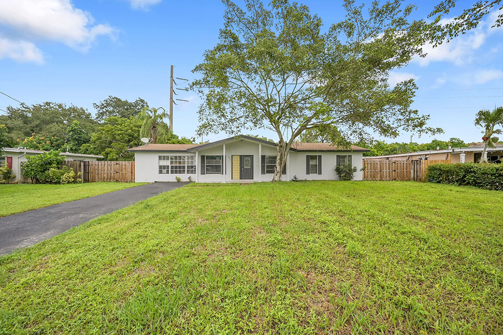Front at 6952 Tradewind Way, Lantana, FL 33462, listed by Ravi Mohanka