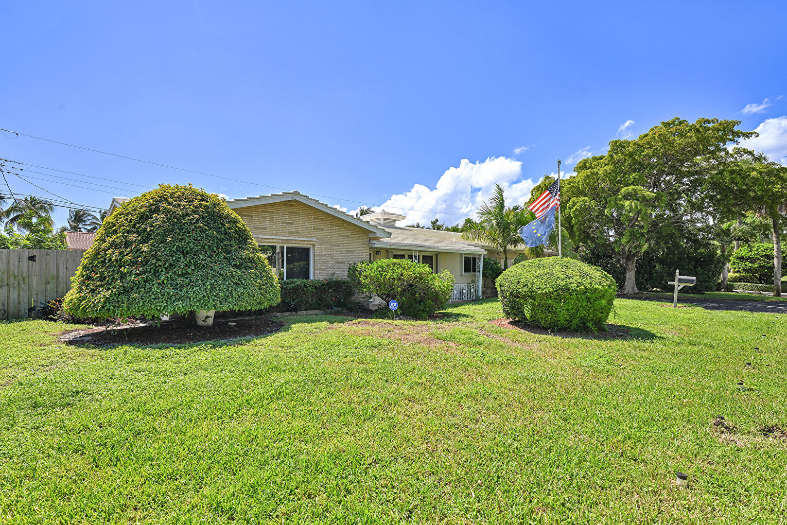 Property Exterior at 2750 Southeast 3rd Street, Pompano Beach, FL 33062, listed by Isis Cunha IMC Realty Group
