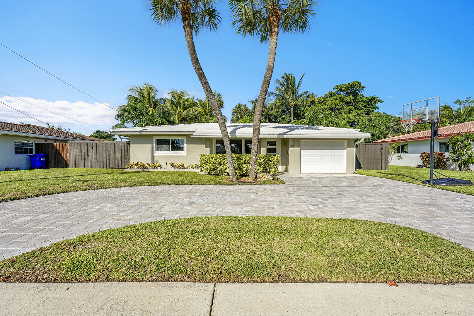Front at 189 Southeast 2nd Avenue, Pompano Beach, FL 33060, listed by Rachael Barach