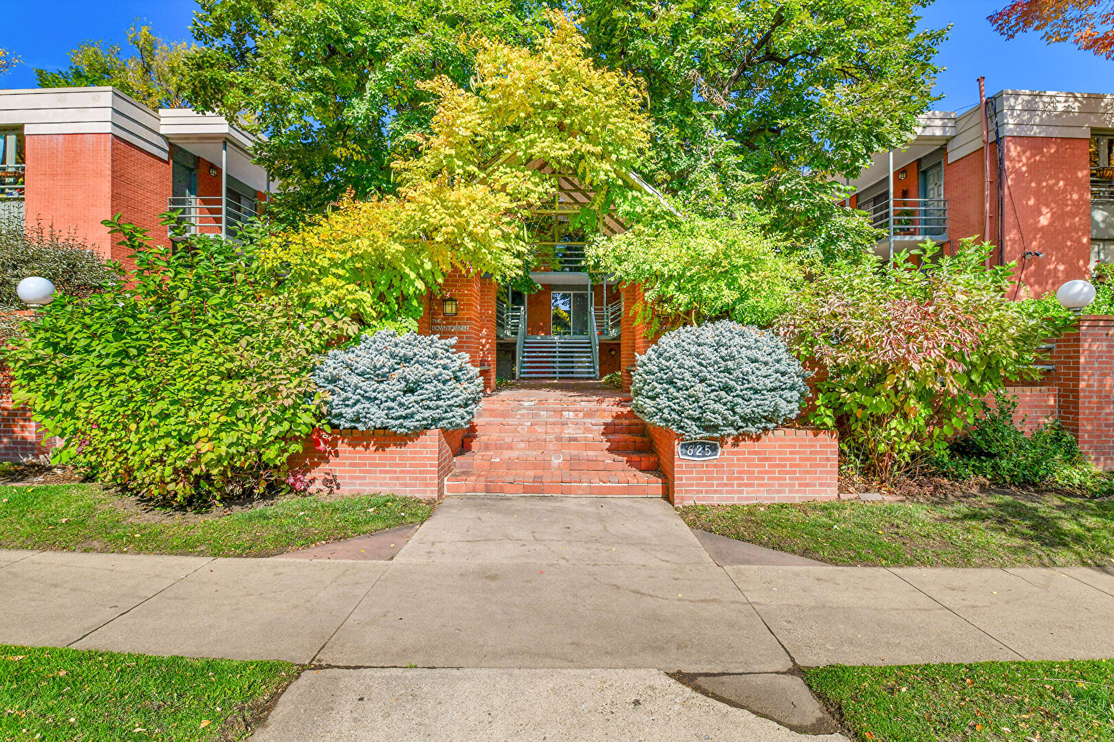 Exterior Entry at 625 Pearl Street, Boulder, CO 80302, listed by Valerie Cannistraro