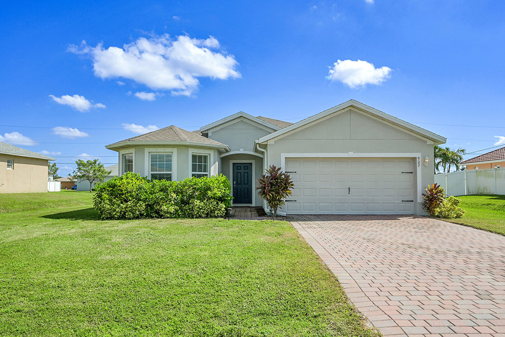 Front at 927 Southeast 5th Court, Cape Coral, FL 33990, listed by Felix amabile