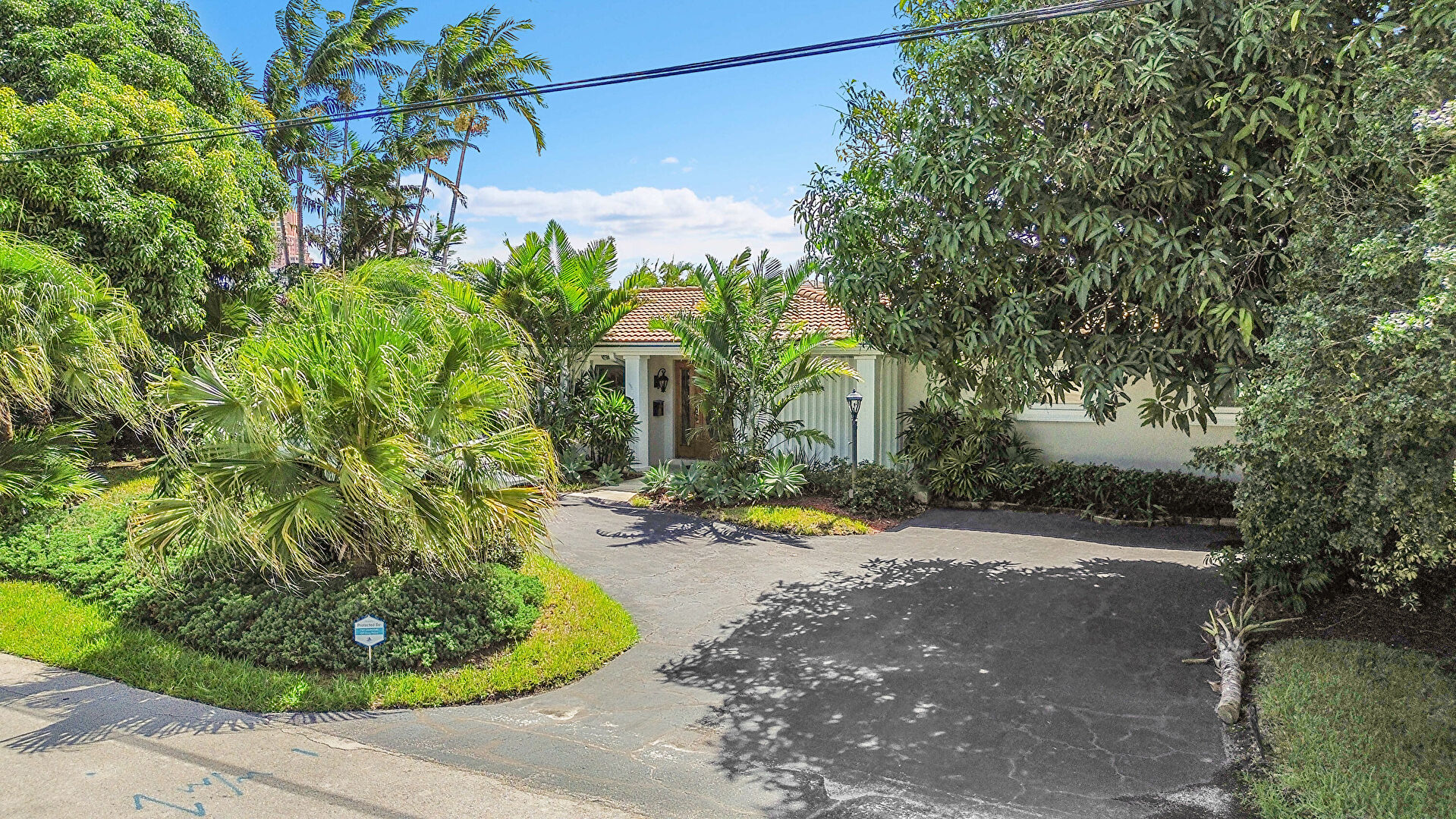 Front at 2870 Northeast 26th Street, Fort Lauderdale, FL 33305, listed by Rachael Barach
