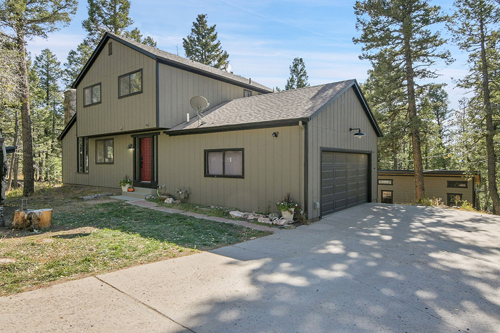 Front at 31032 Haldimand Drive, Conifer, CO 80433, listed by Jodi Dolph, MLS ID: 3090460