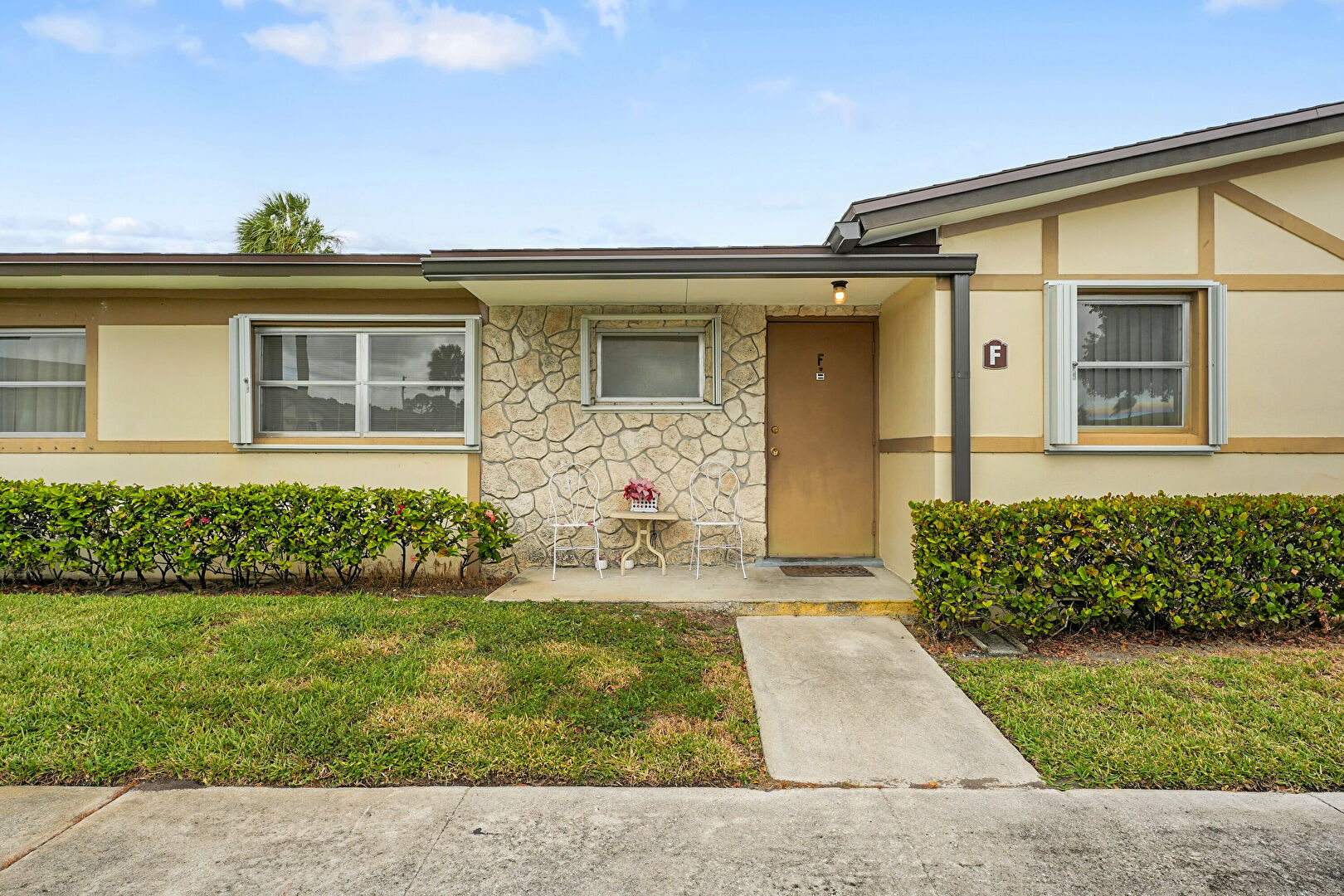 Front at 2769 Ashley Drive West, Unit F, West Palm Beach, FL 33415, listed by Daniel Hernando Burgos Rodriguez