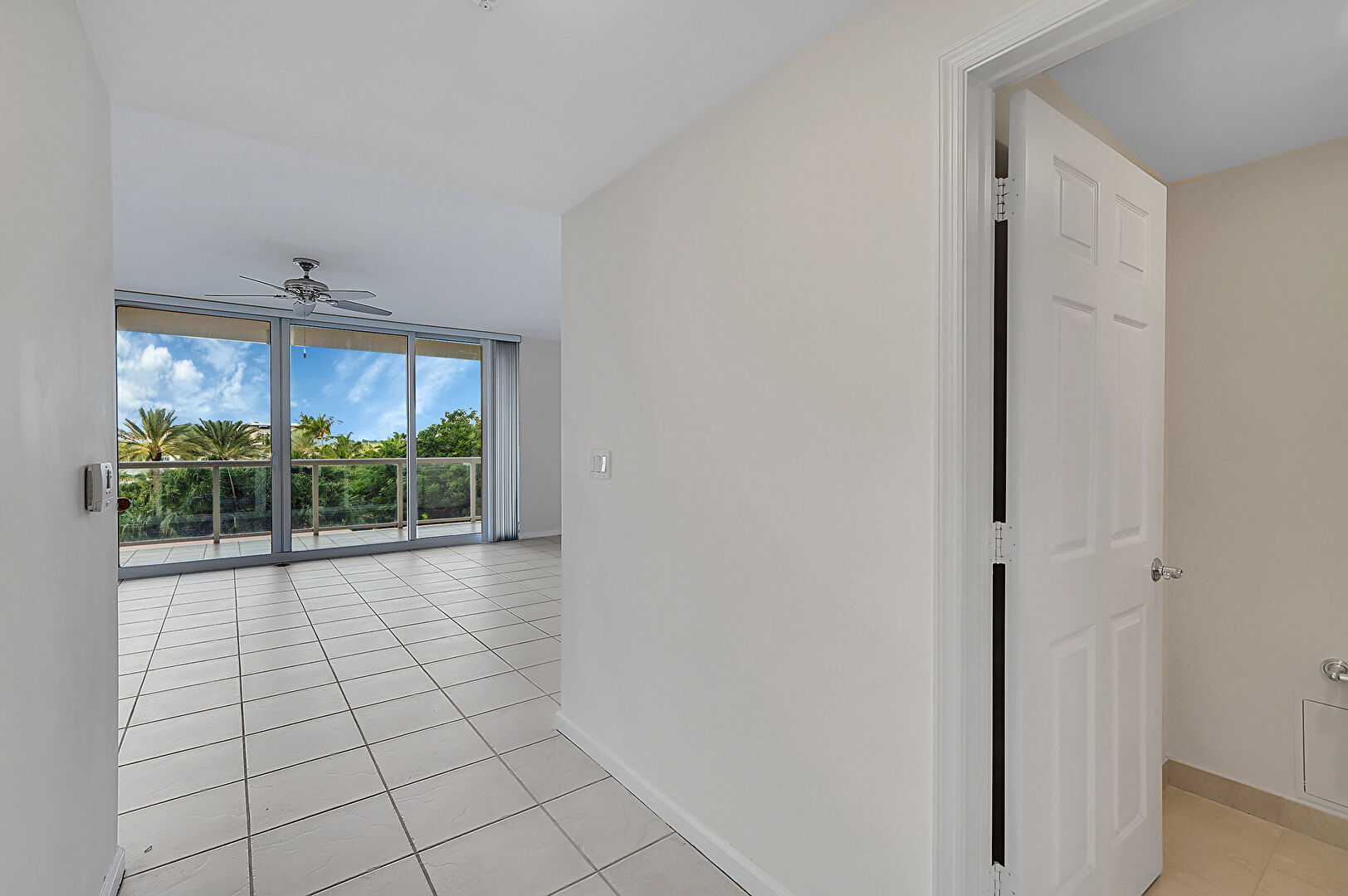 Foyer at 6001 N Ocean Dr., Apt 403, Hollywood, FL 33019, listed by Scott Ryan