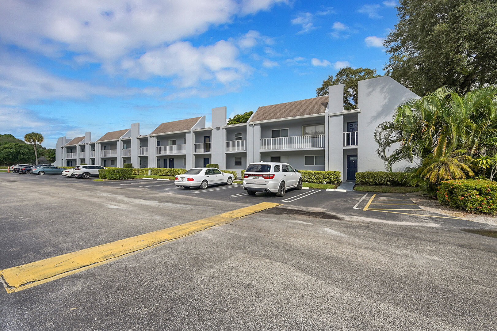 Front at 2920 Southwest 22nd Avenue, Apt 604, Delray Beach, FL 33445, listed by Michael Buscanera