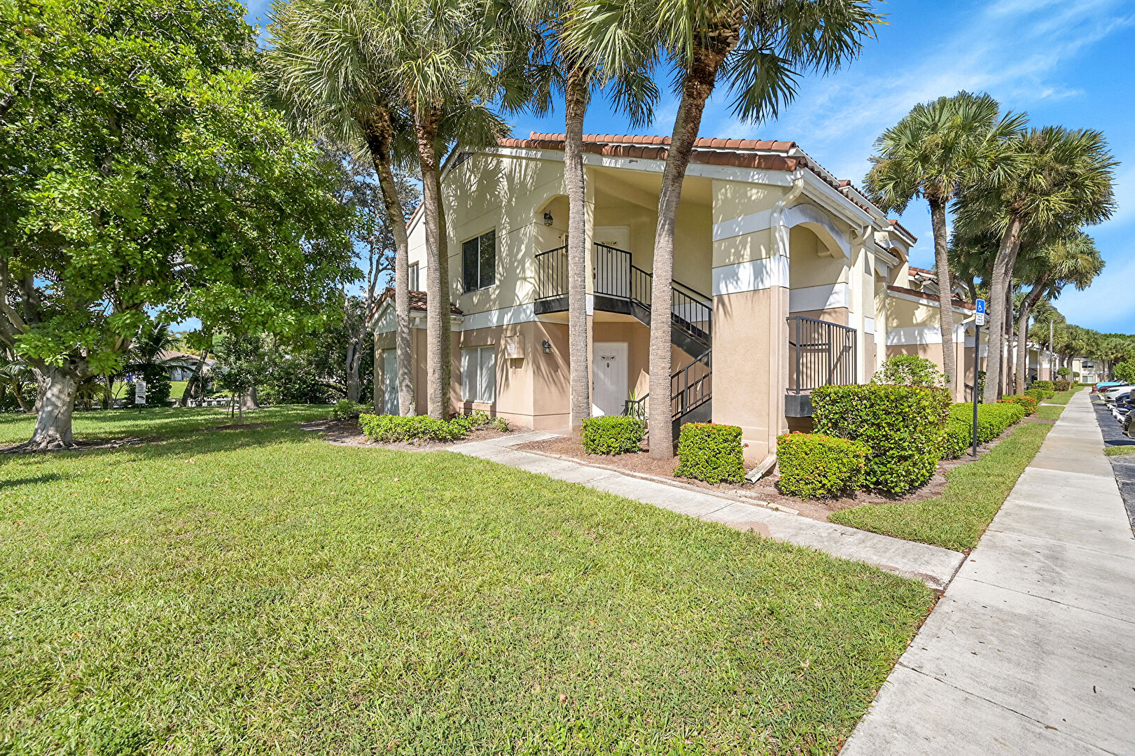 Front at 815 Boynton Beach Boulevard, unit 14-201, Boynton Beach, FL 33426, listed by Ryan Jennings